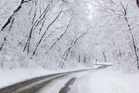 بارش ۴۰ سانتی‌متری برف در گردنه‌ های شهرستان دلفان