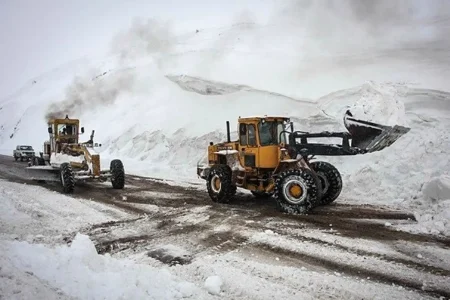 بارش برف راه ارتباطی ۱۲۱ روستای بروجرد را بست